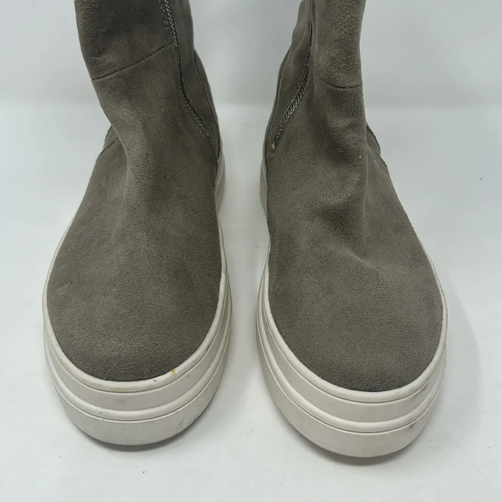J. Slides sliders tan