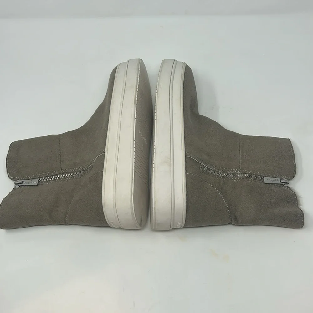 J. Slides sliders tan