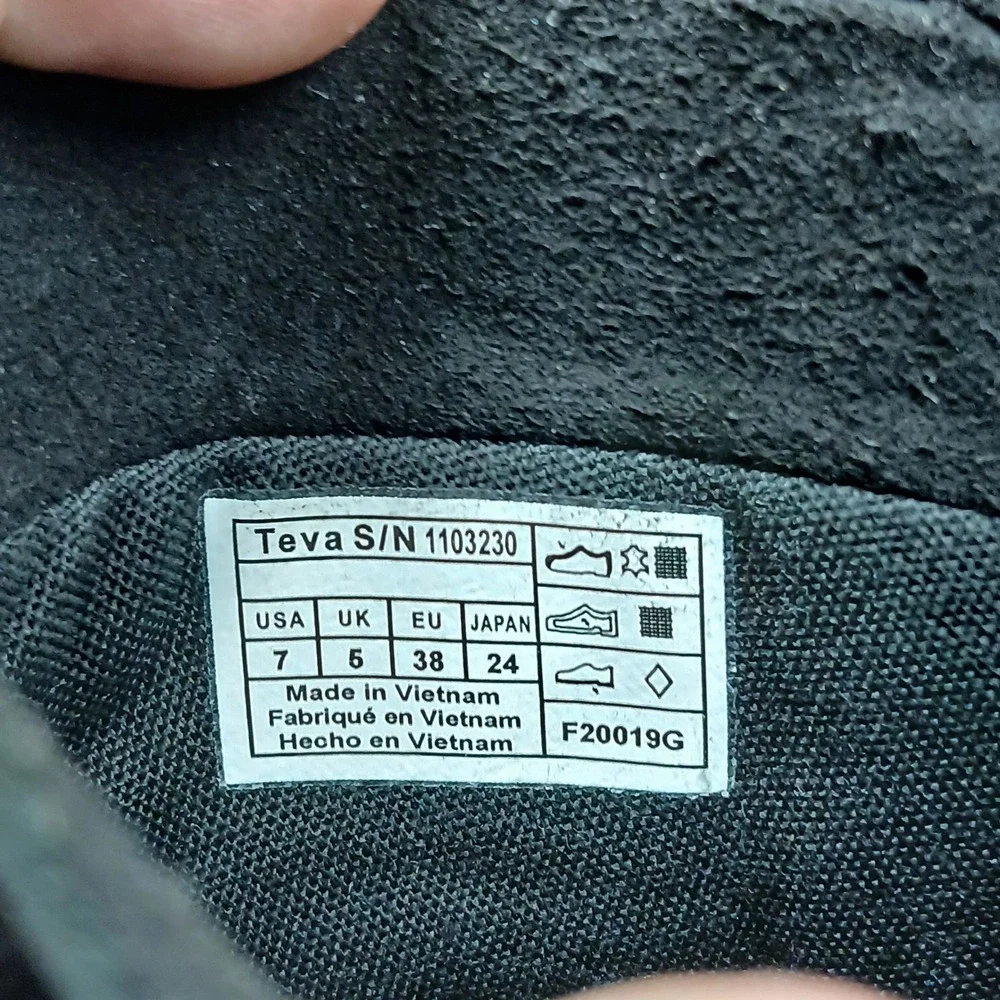Teva durable nubuck weather