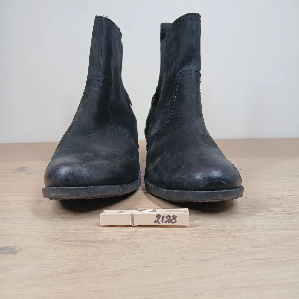 Teva outsole surfaces chelsea