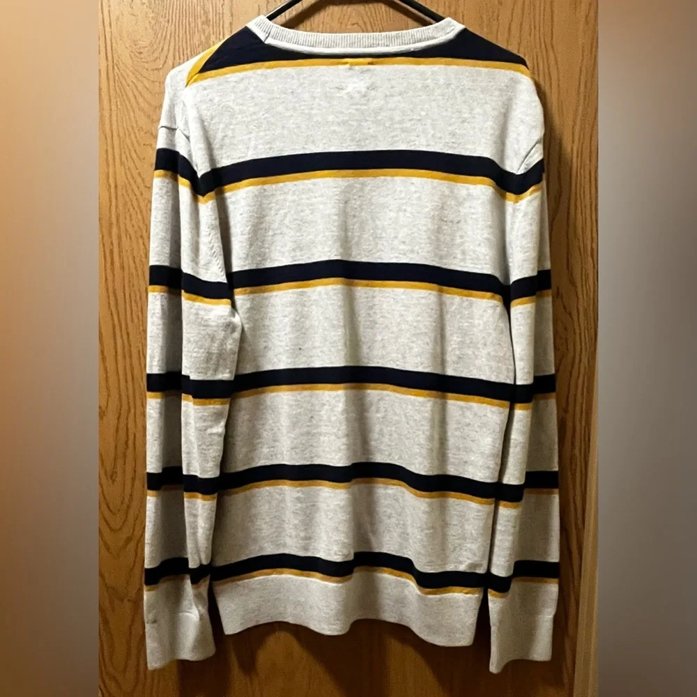 GAP stylish crewneck