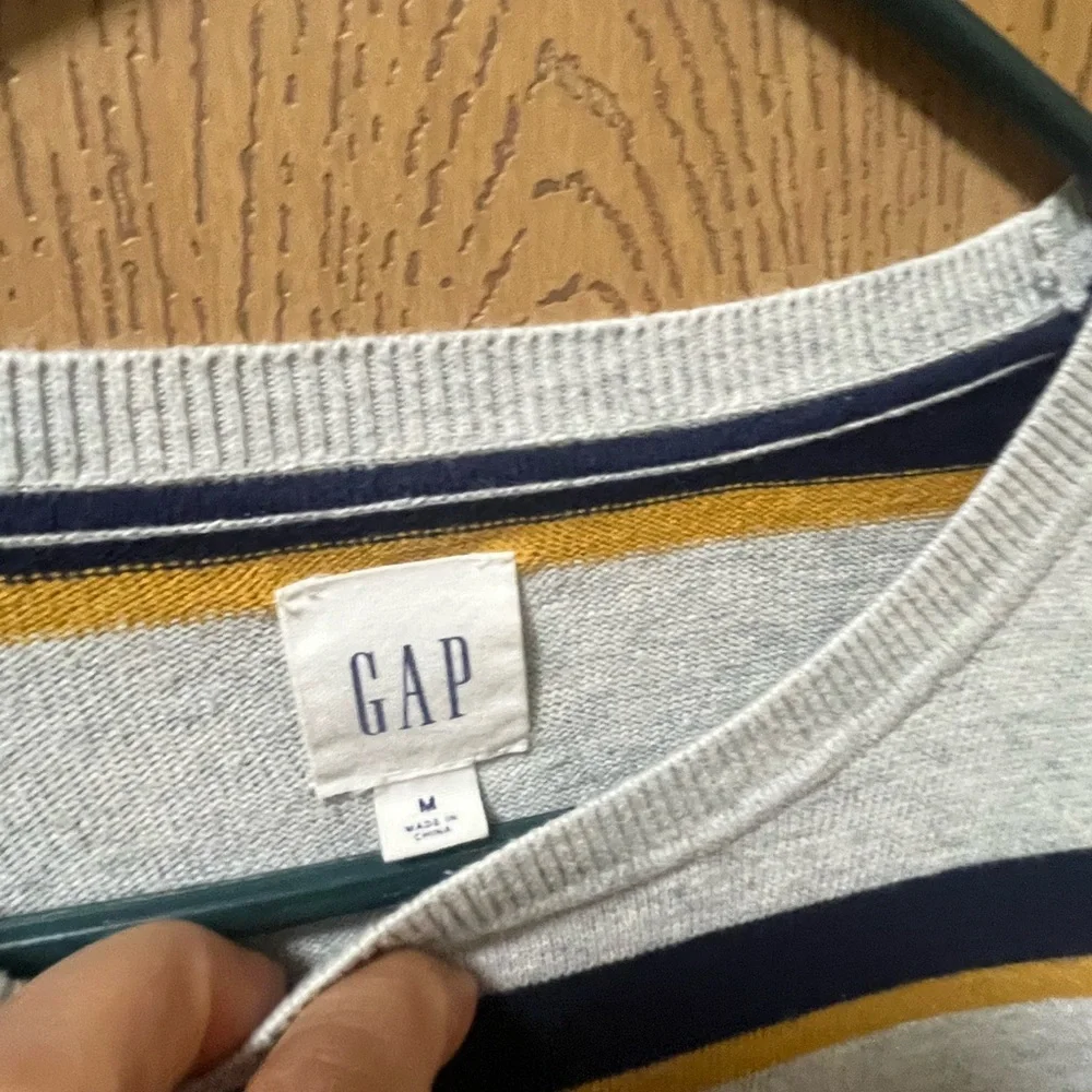 GAP stylish crewneck