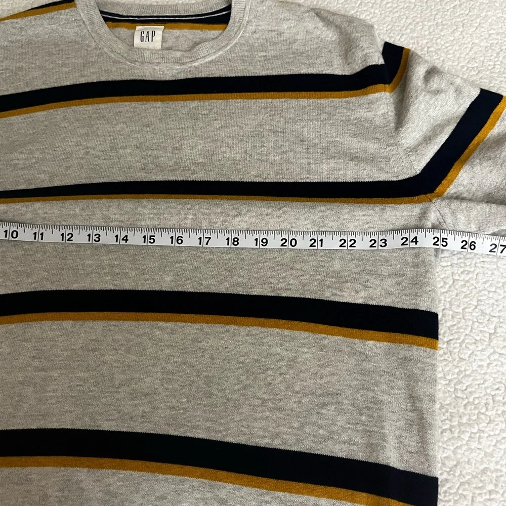 GAP stylish crewneck