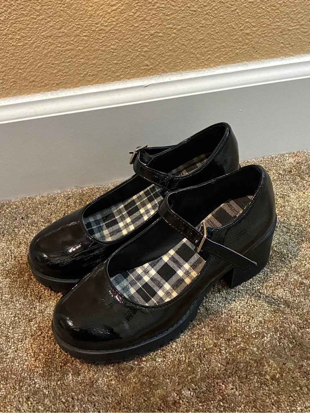 Classic Black Patent Mary Jane Heels with Chunky Sole