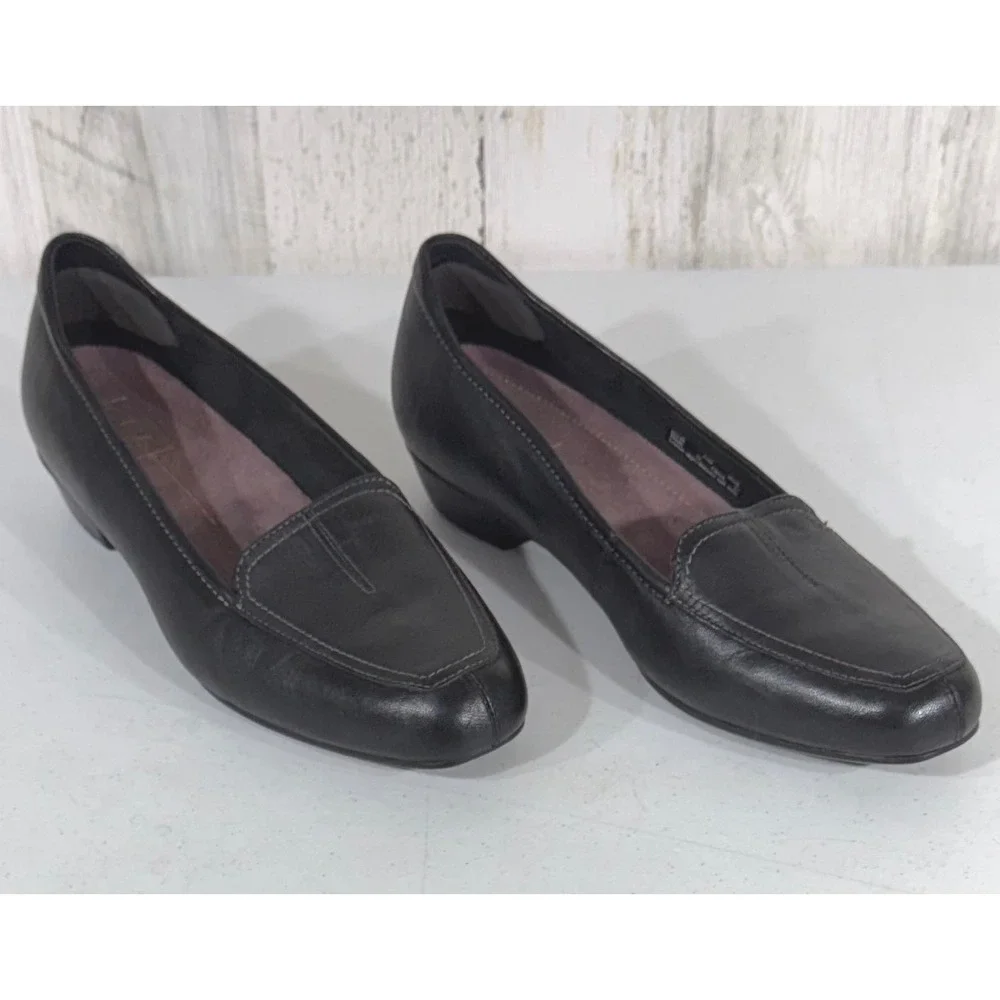 Clarks‎ Leather Slip On Loafers 11M Black Low Block Heel Almond Toe