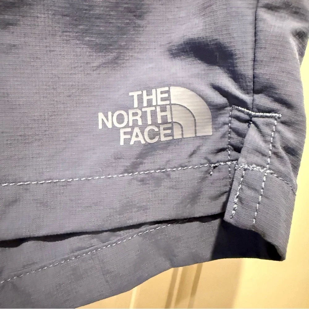 The North Face flat pull