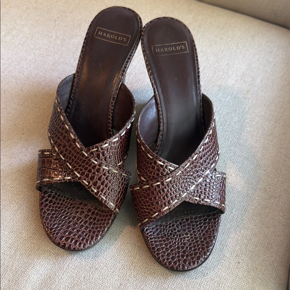Harold's Vintage Brown Leather Wedges with‎ Woven Design