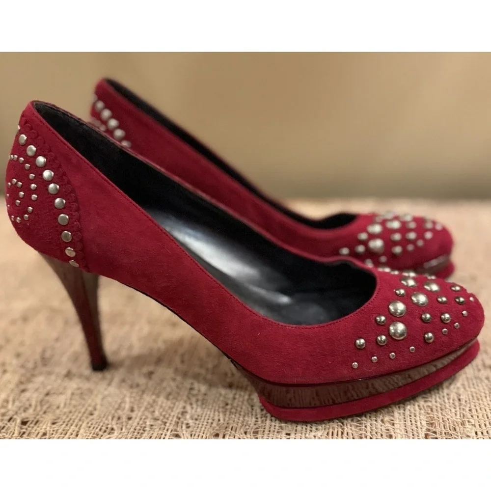 Stuart Weitzman weitzman accents any