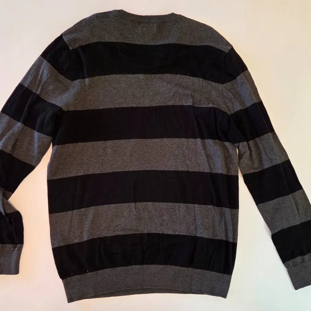 Old Navy cold knit noticeable