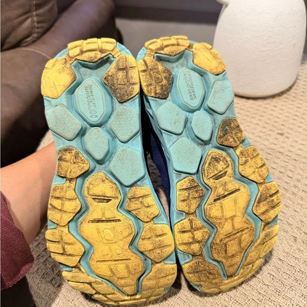 Hoka details tread