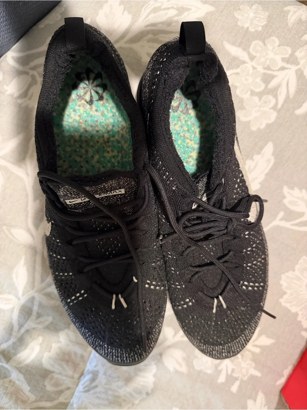 Nike breathable black