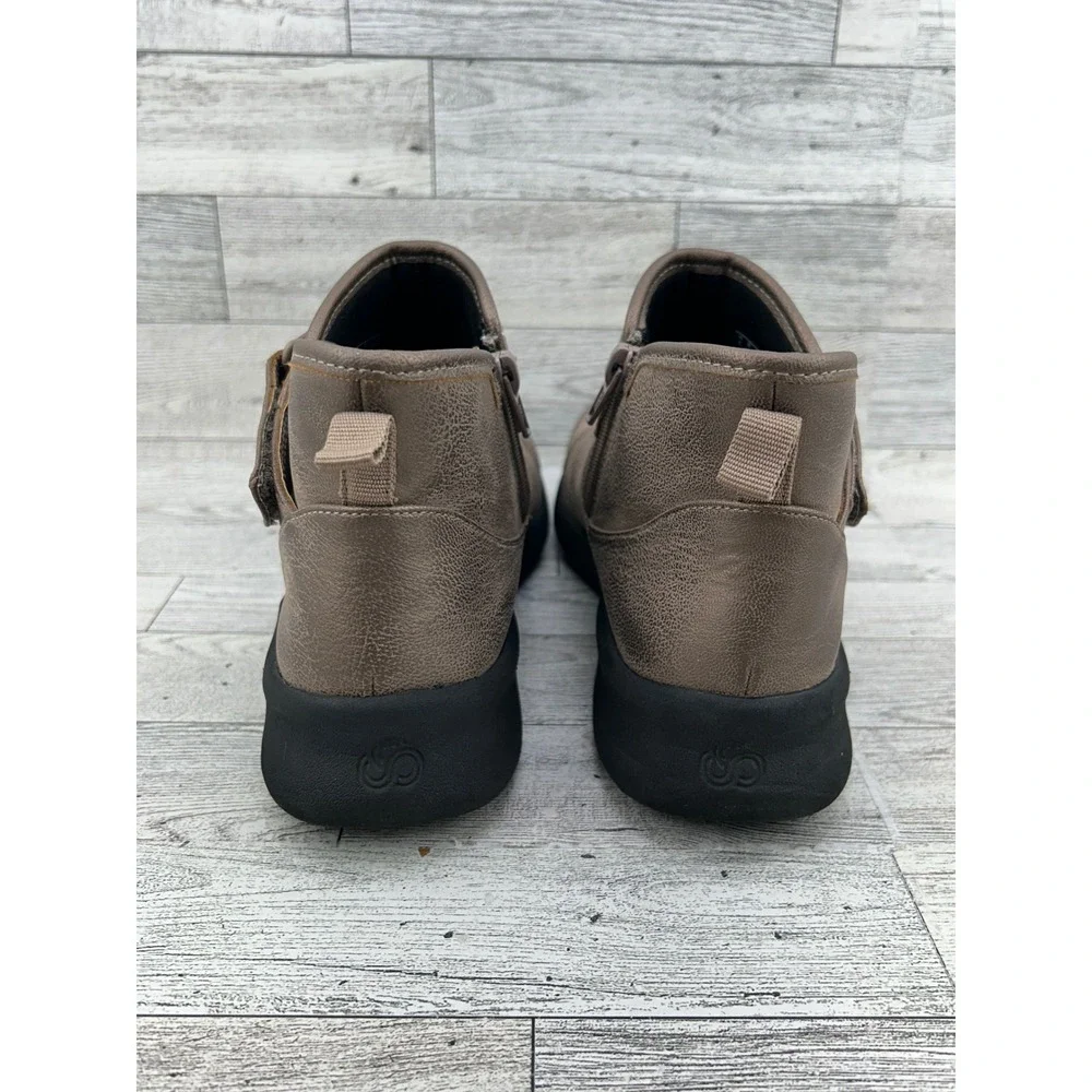 Clarks all entry