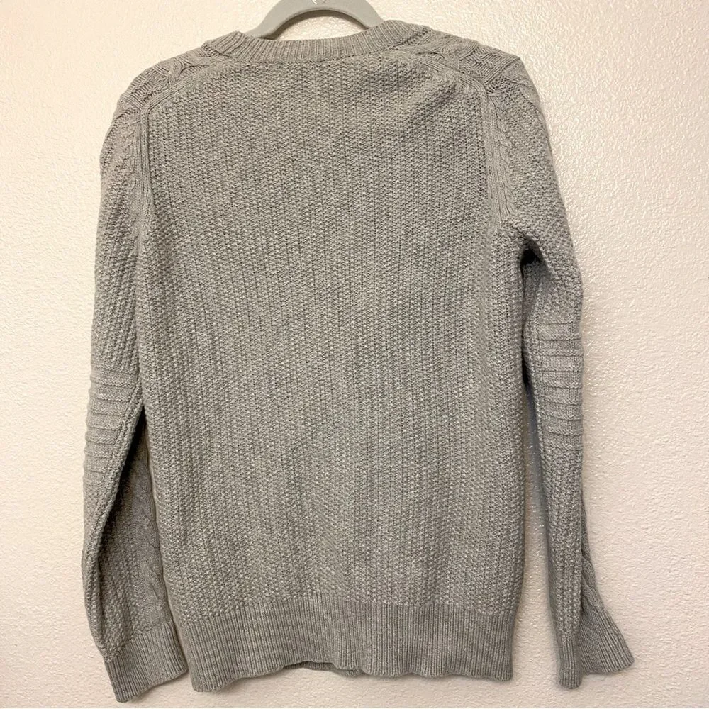 GAP minimalist detailing midweight