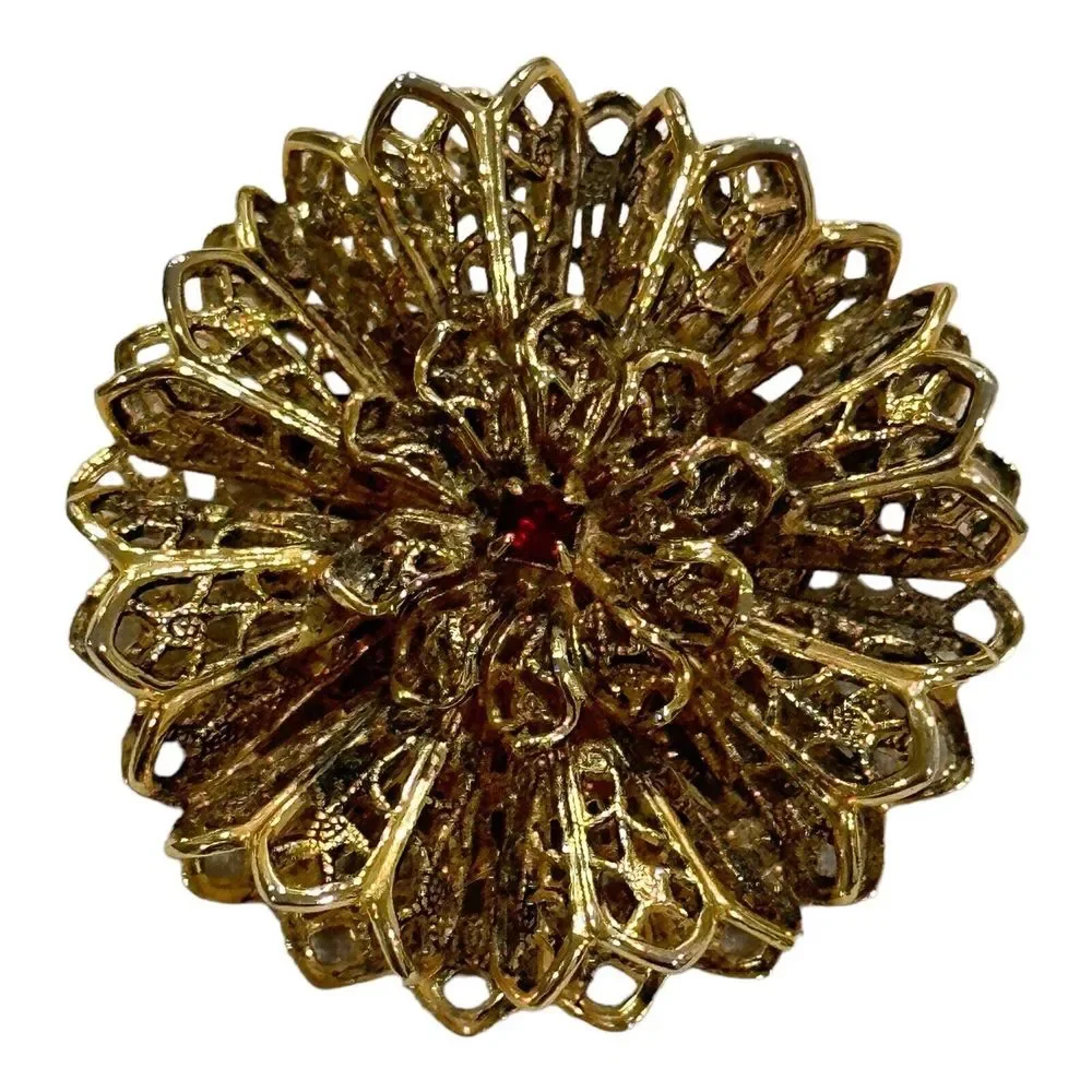 VTG Brooch Pin 1.4 Inch Gold Tone Filigree Metal Flower Geometric Red Rhinestone