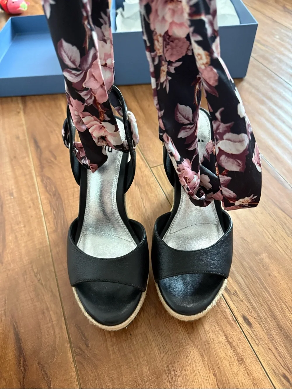 PAIGE elegant tie shipping