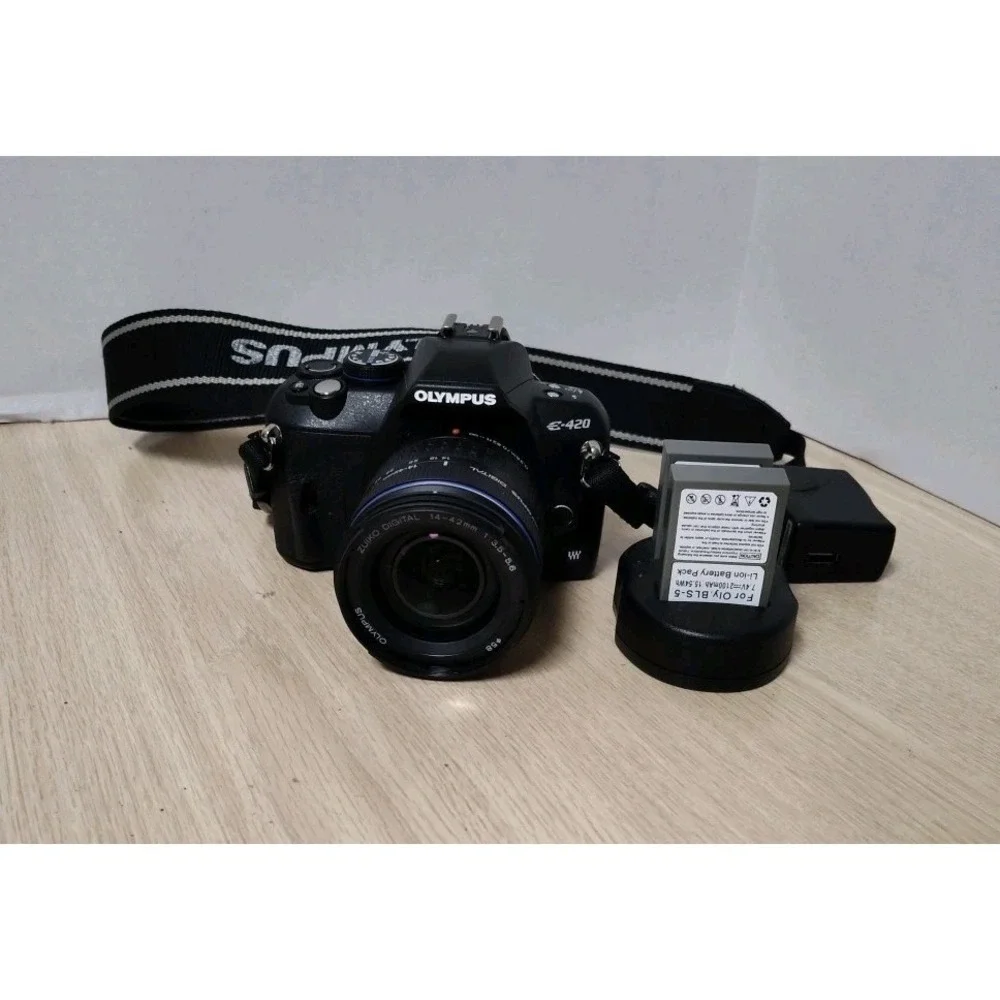 Olympus EVOLT E-420 DSLR Camera Bundle‎ 14-42mm Lens 10MP Compact Four Thirds