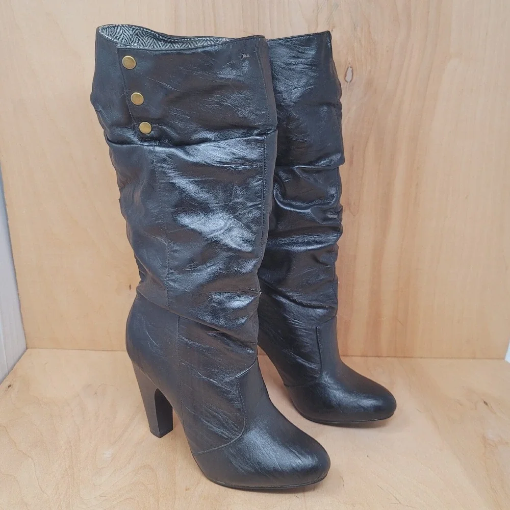Qupid boots detailed
