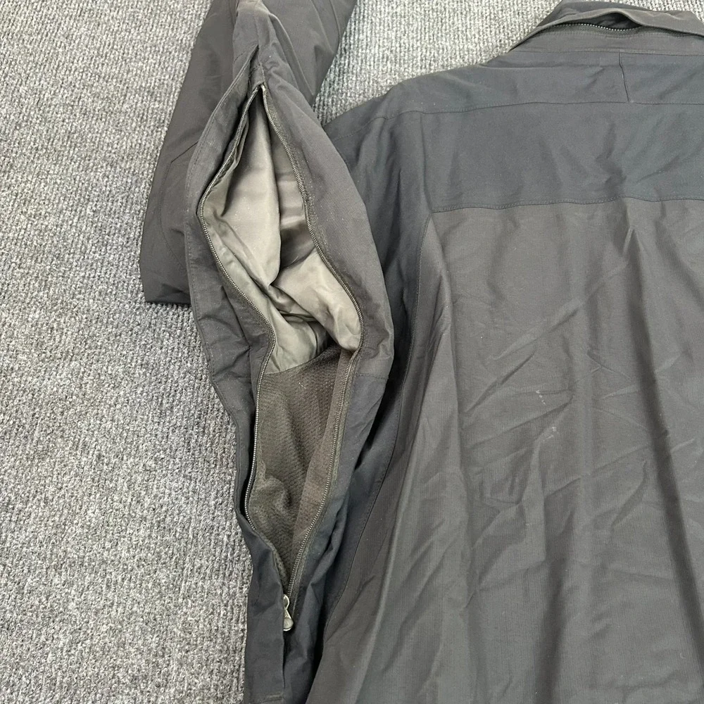 The North Face 33 include