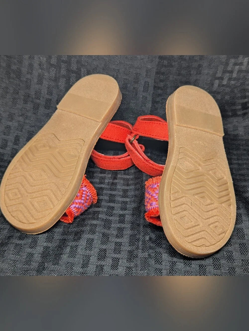Toms nwt red