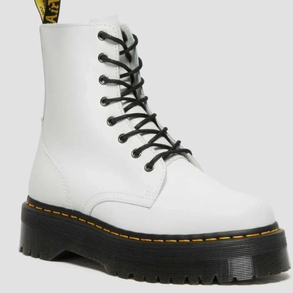 Dr. Martens gorgeous stand