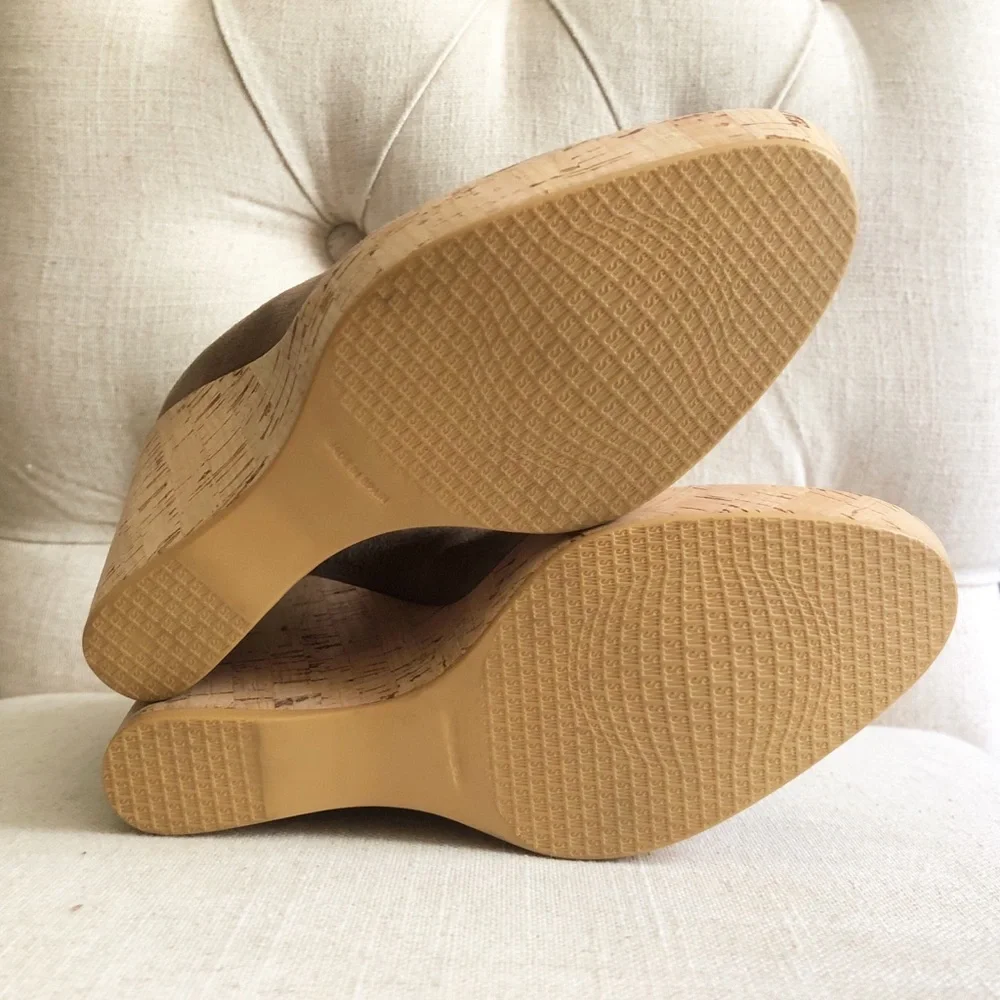 Stuart Weitzman heel rounded classic