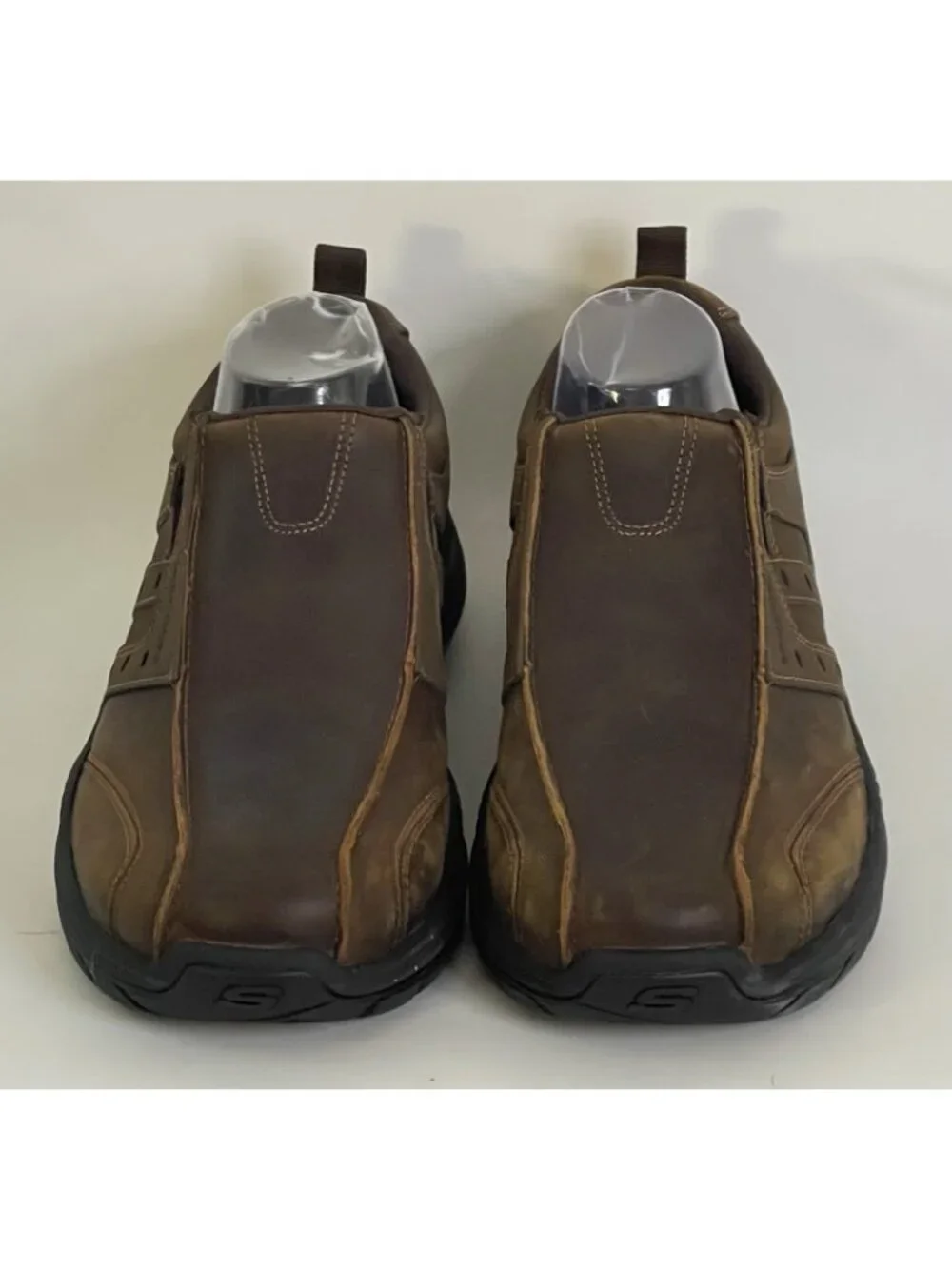 Skechers gore size features