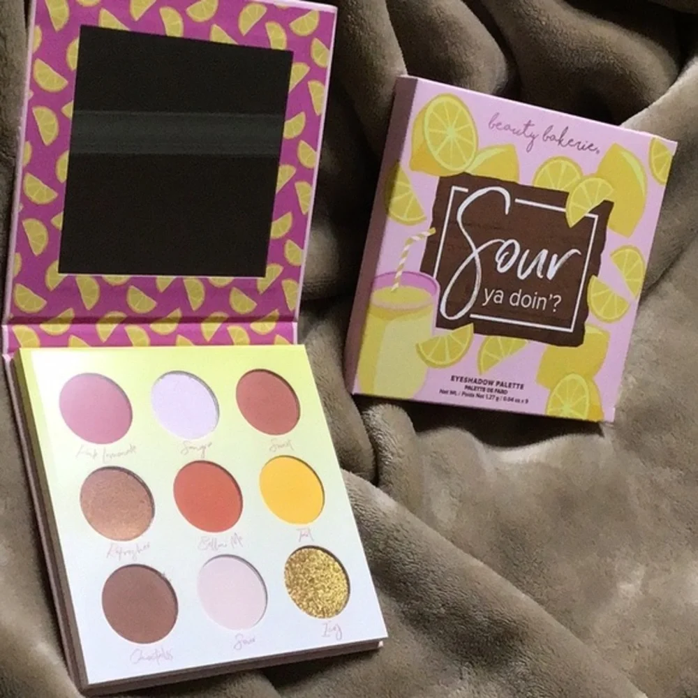 🌺🌺New BEAUTY BAKERIE Eyeshadow Palette