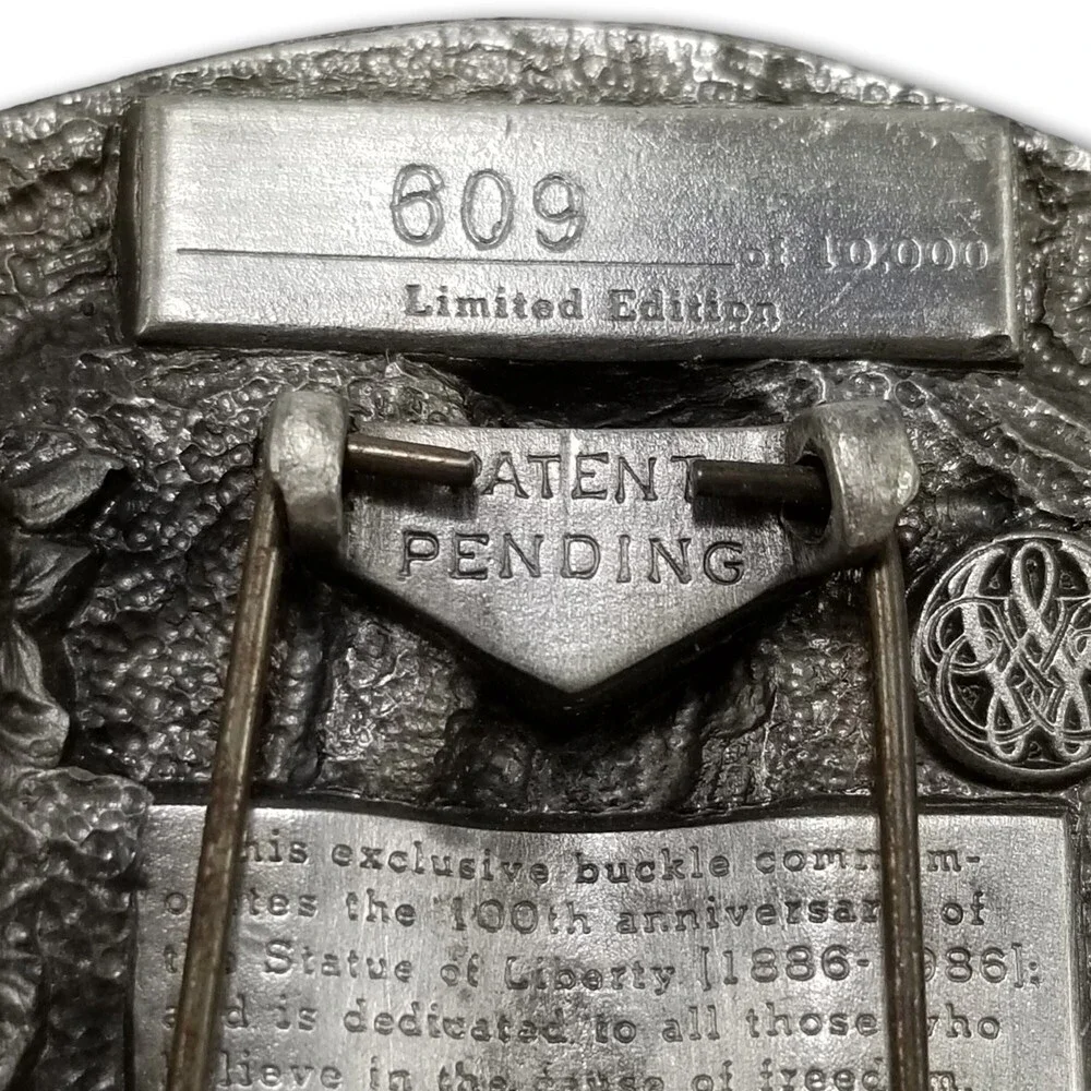 N/A 1984 statue