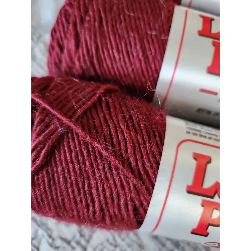 Lamb’s Pride yarn skeins vary
