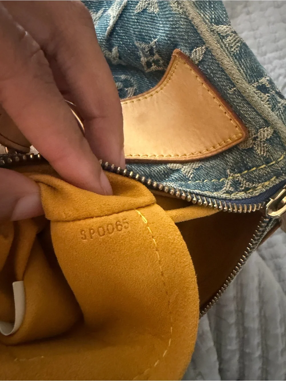 Louis Vuitton zip use