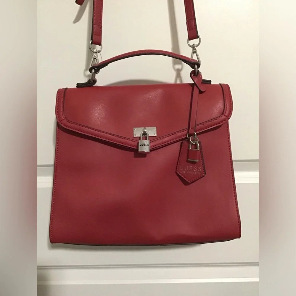 Guess cherry features