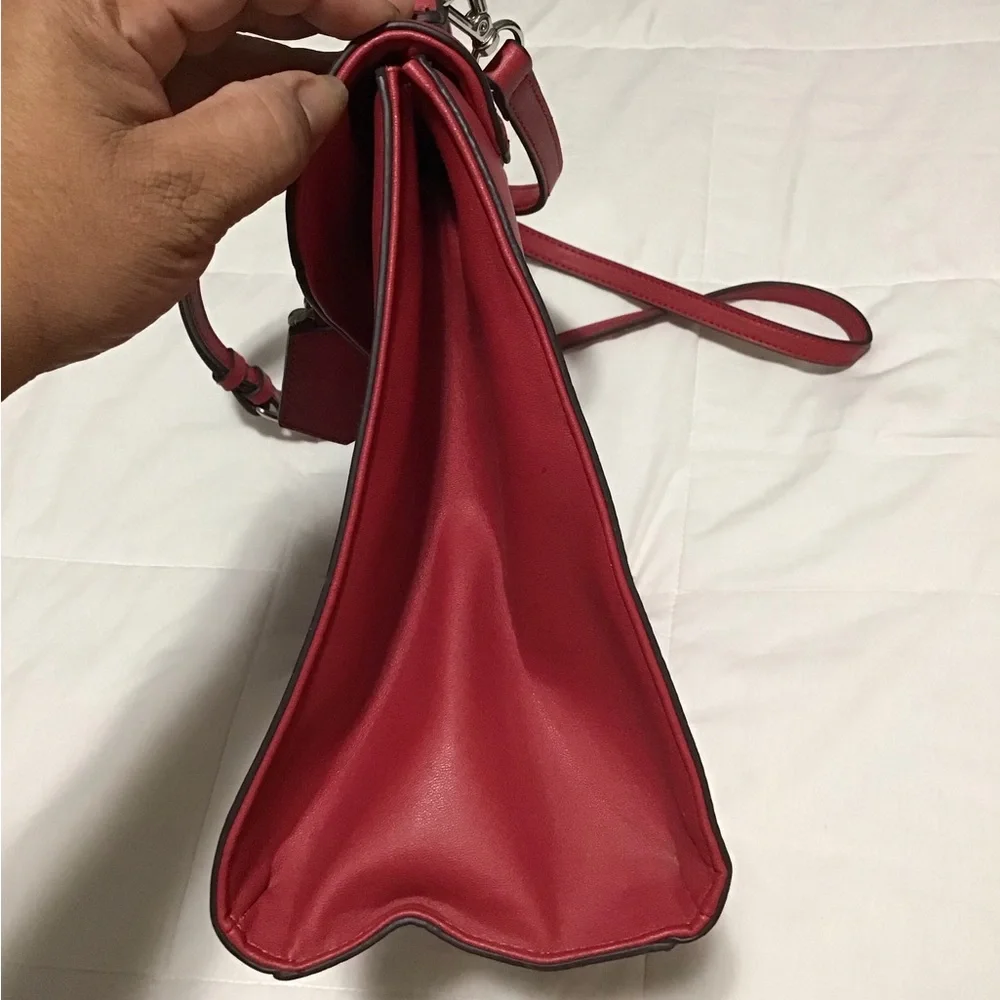 Guess perfect detachable