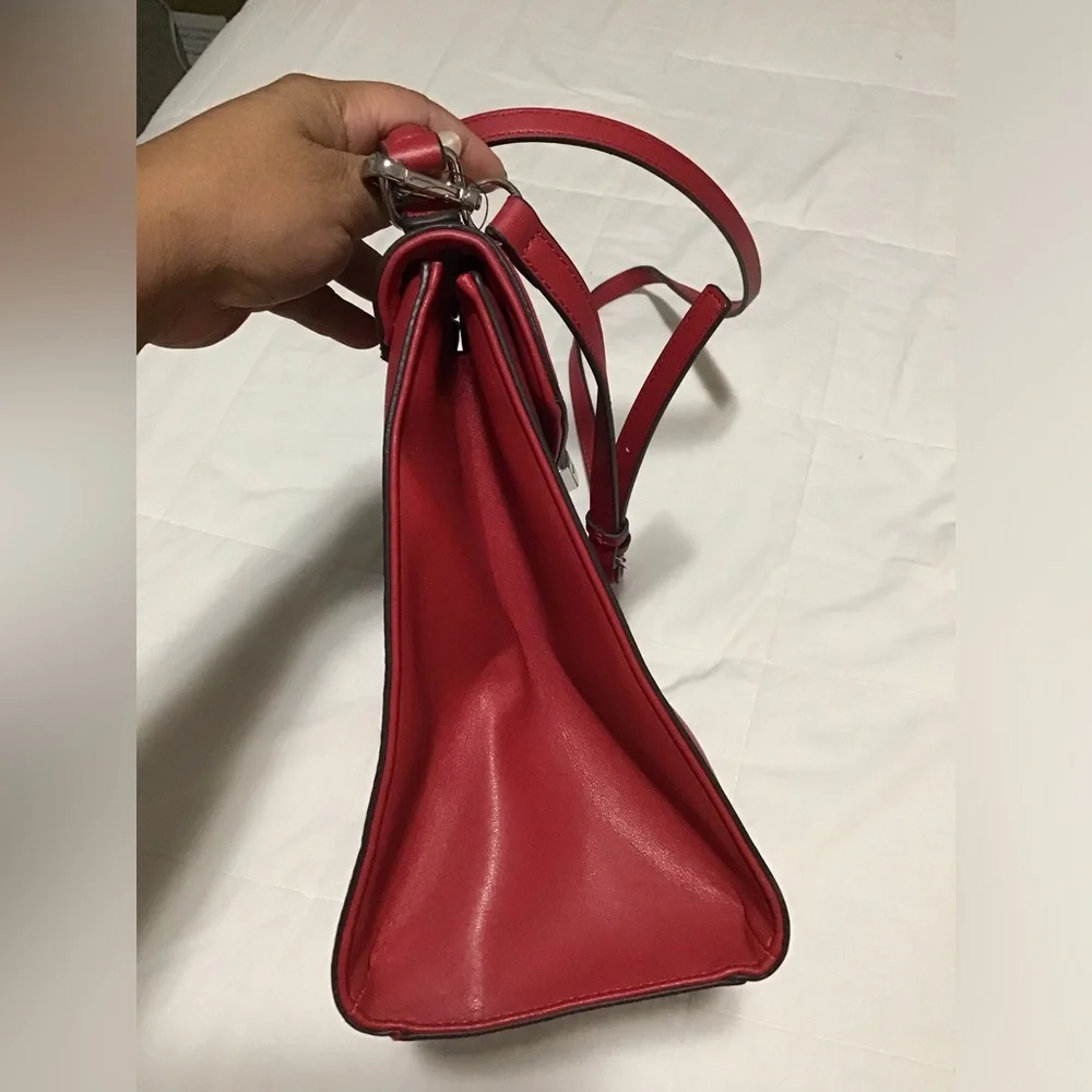 Guess chic red