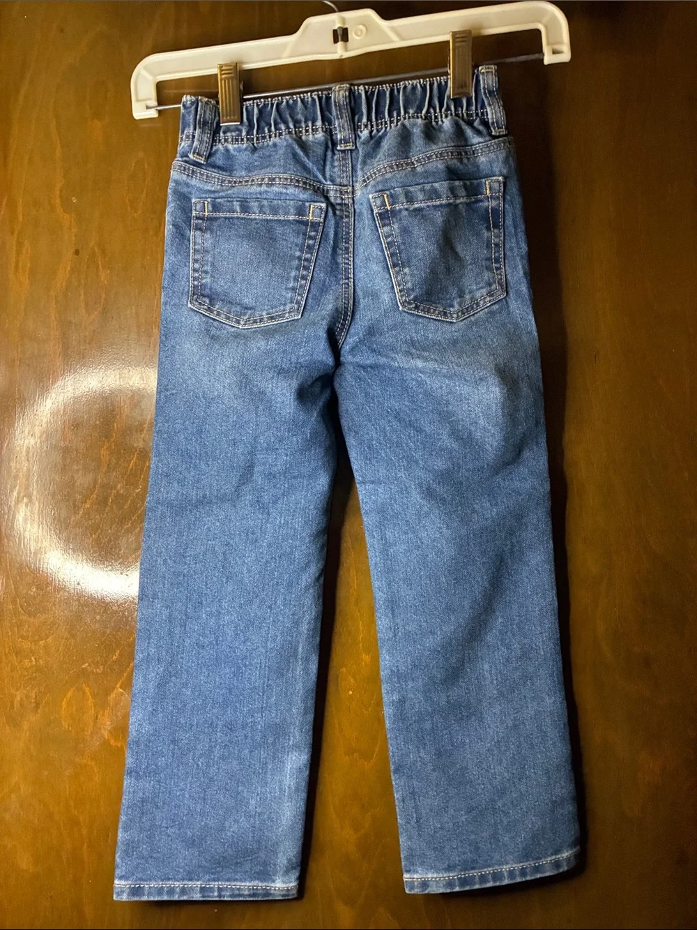 Old Navy wear leg