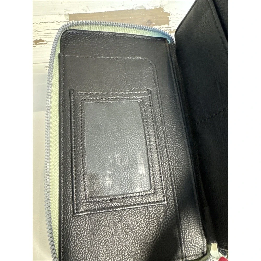 Betsey Johnson carry size zipper