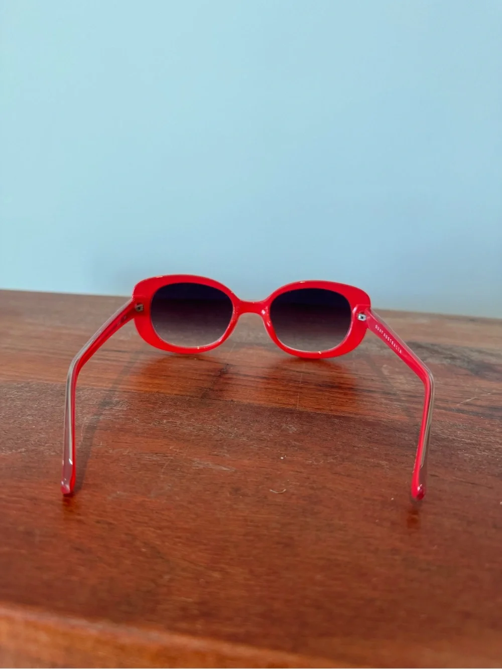 Quay Australia bold red