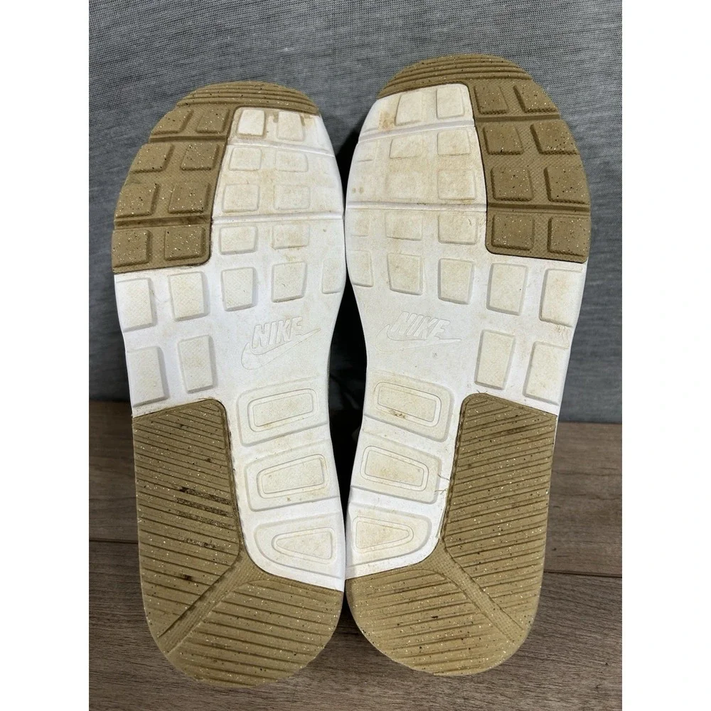 Nike its staining