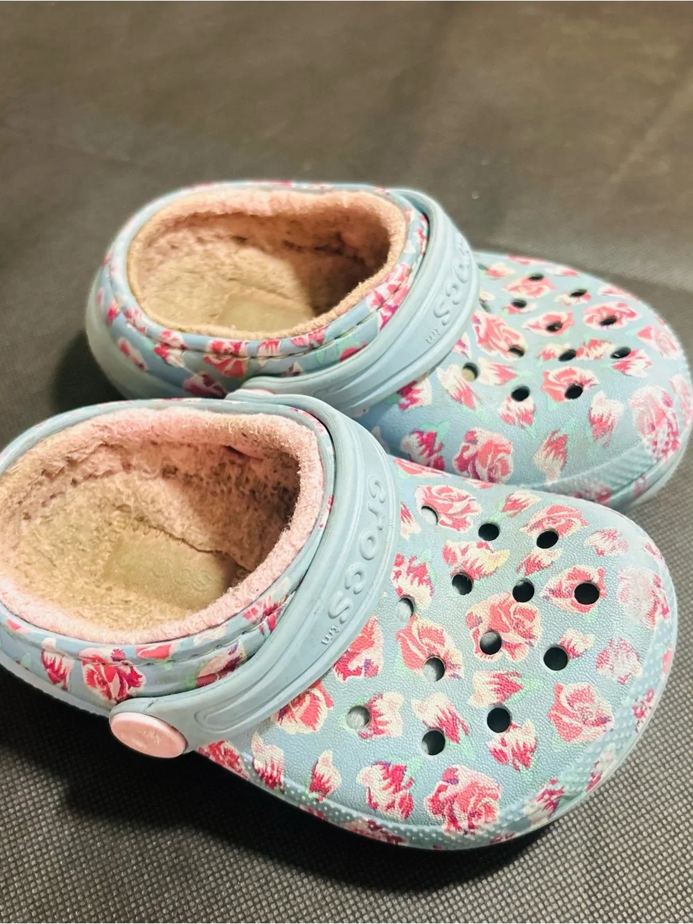 Girls Toddler Fuzzy Lined Blue Crocs With Pink Flowers Size 7c