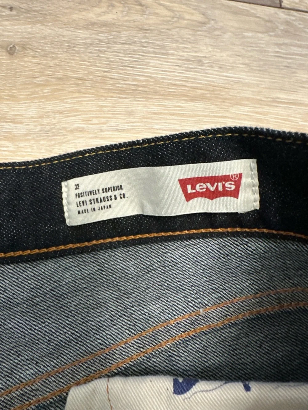Levis versatile looks leg