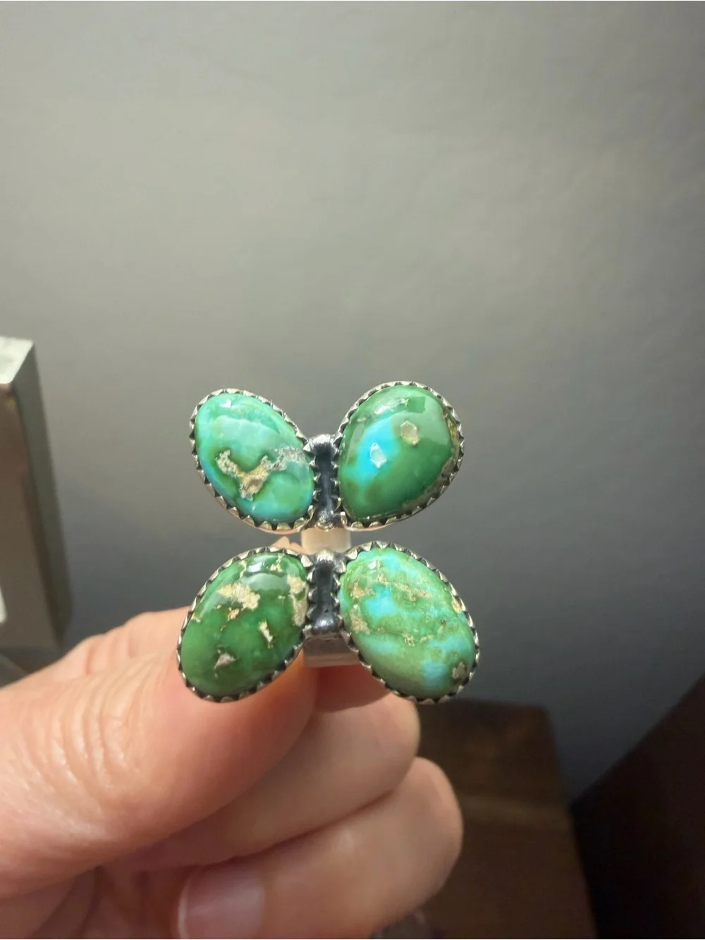 Turquoise Trend retails cabochons genuine