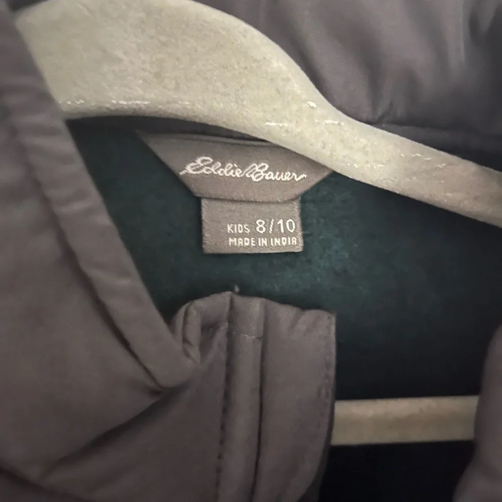 Eddie Bauer front features bauer