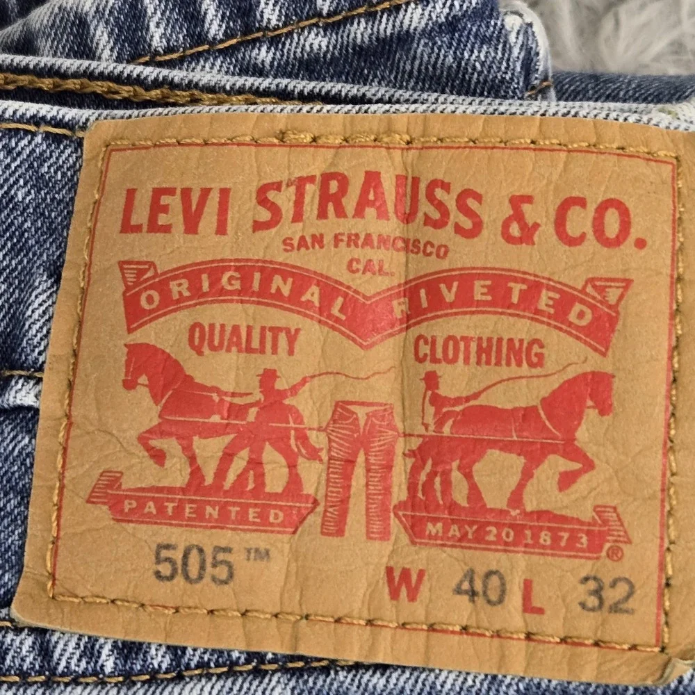 Levis smells item green