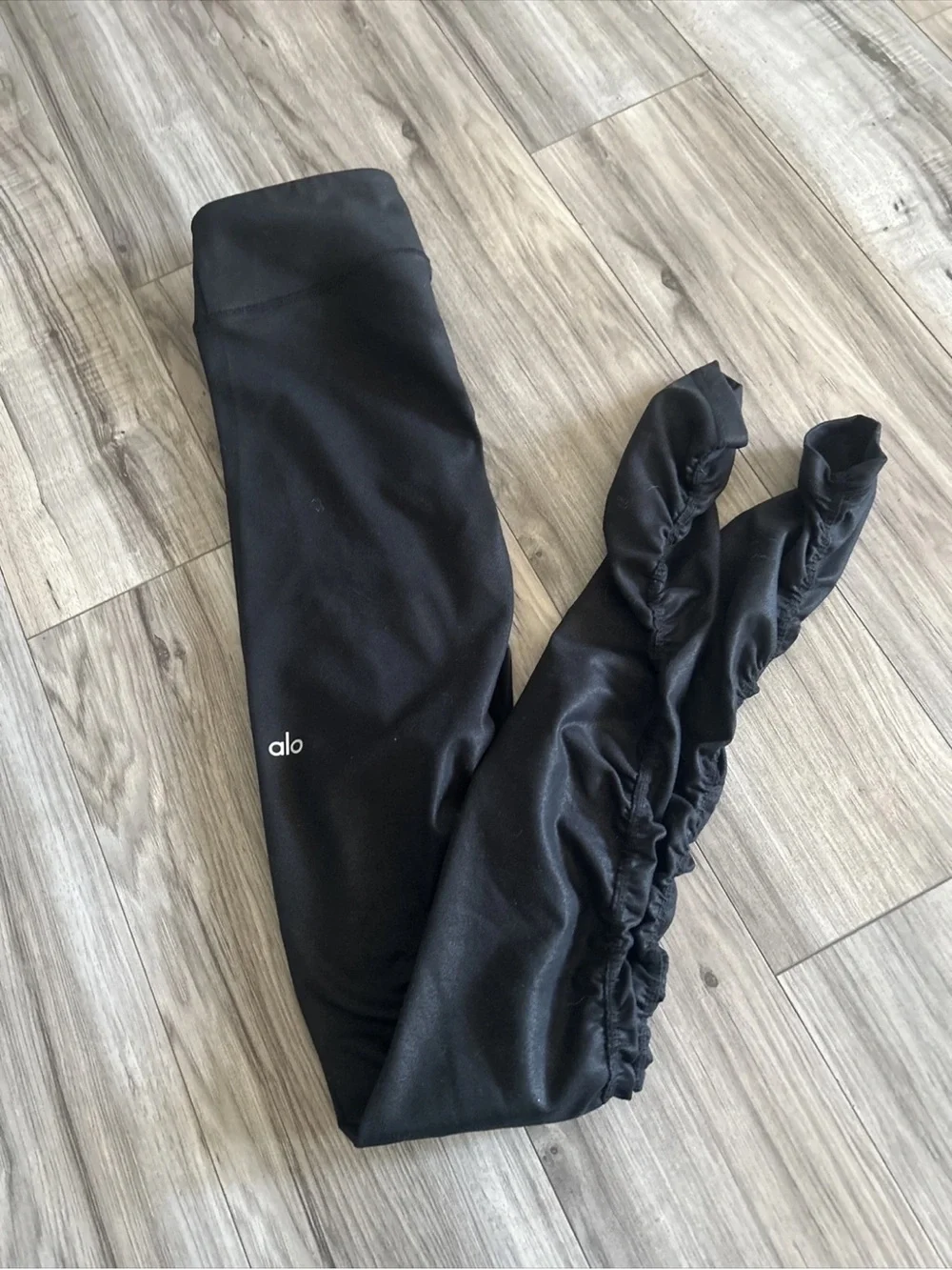 ALO Yoga shiny movement fit