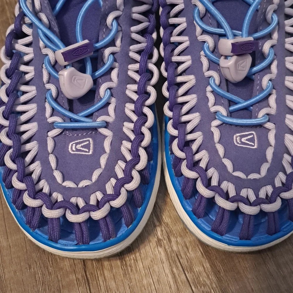 Keen woven water