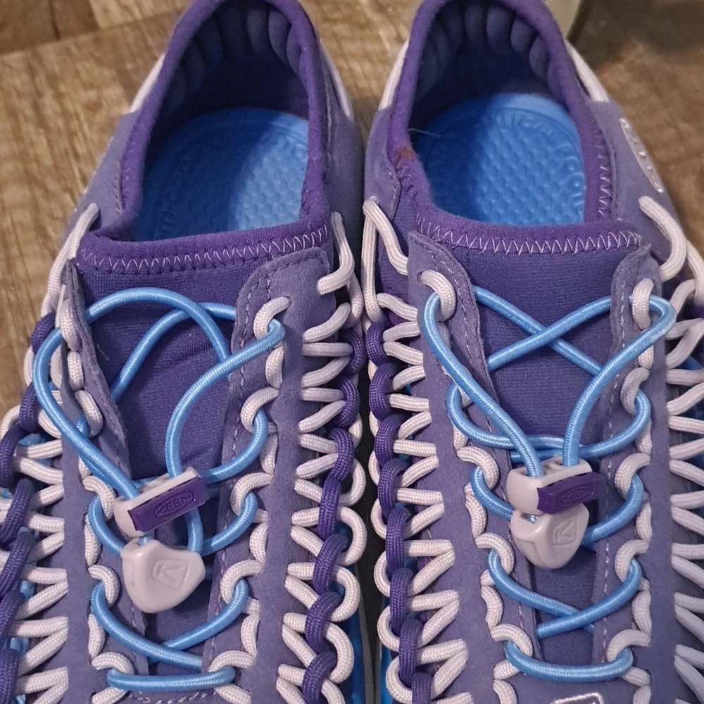 Keen woven water