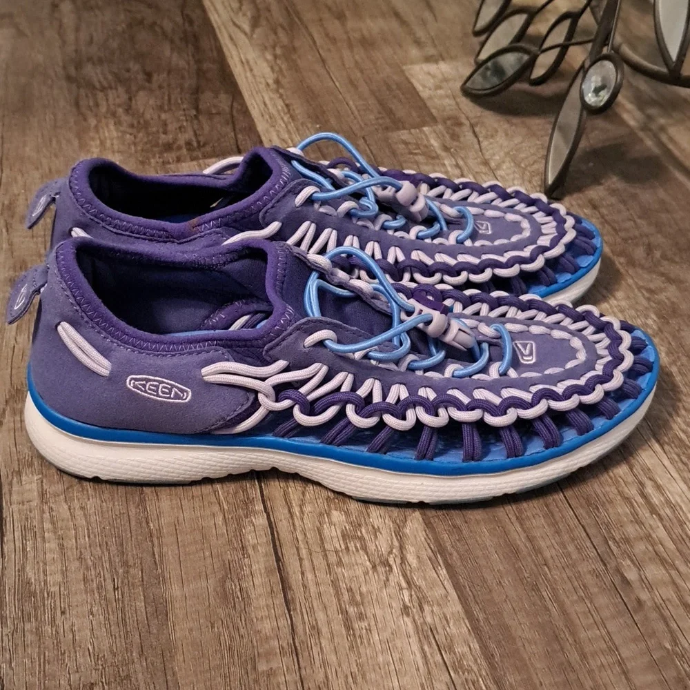 Keen woven water