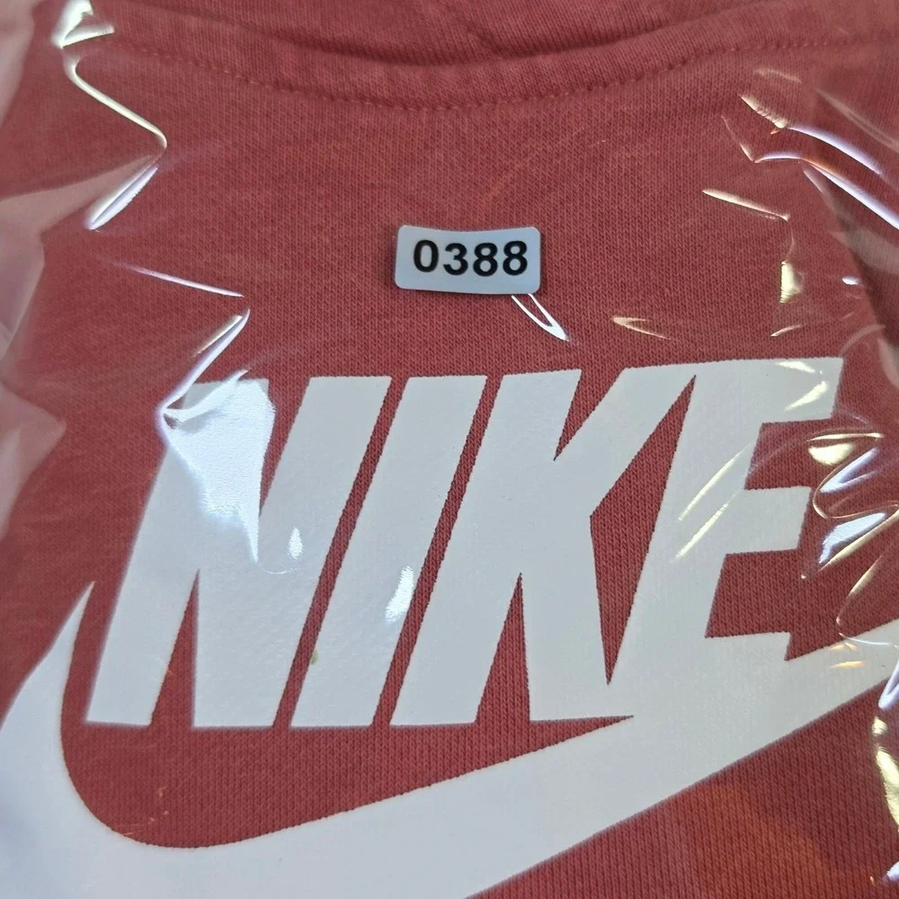 Nike sportswear essential