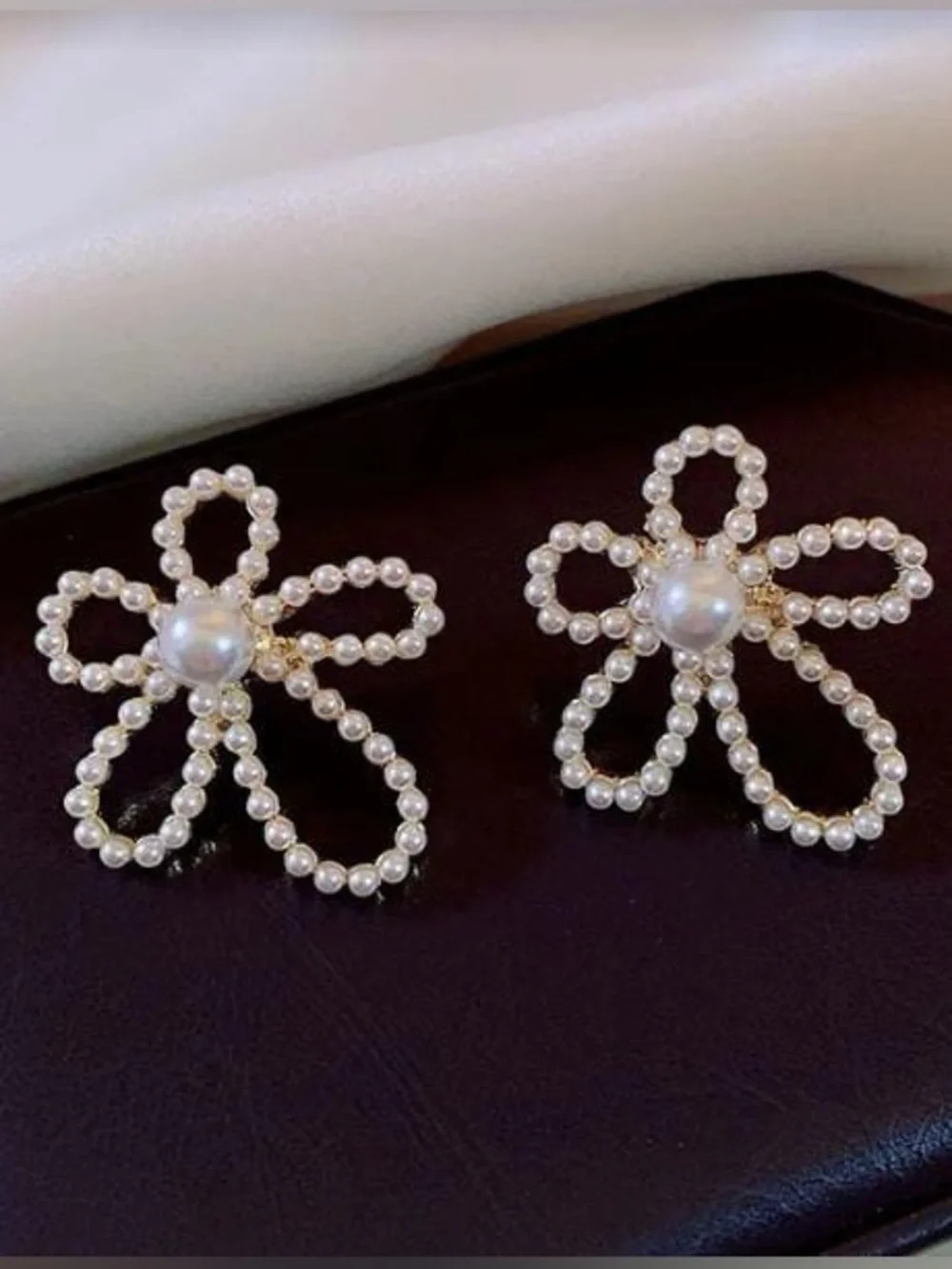 *** Delicate  Pearl Flower Statement Earrings - White Pearls