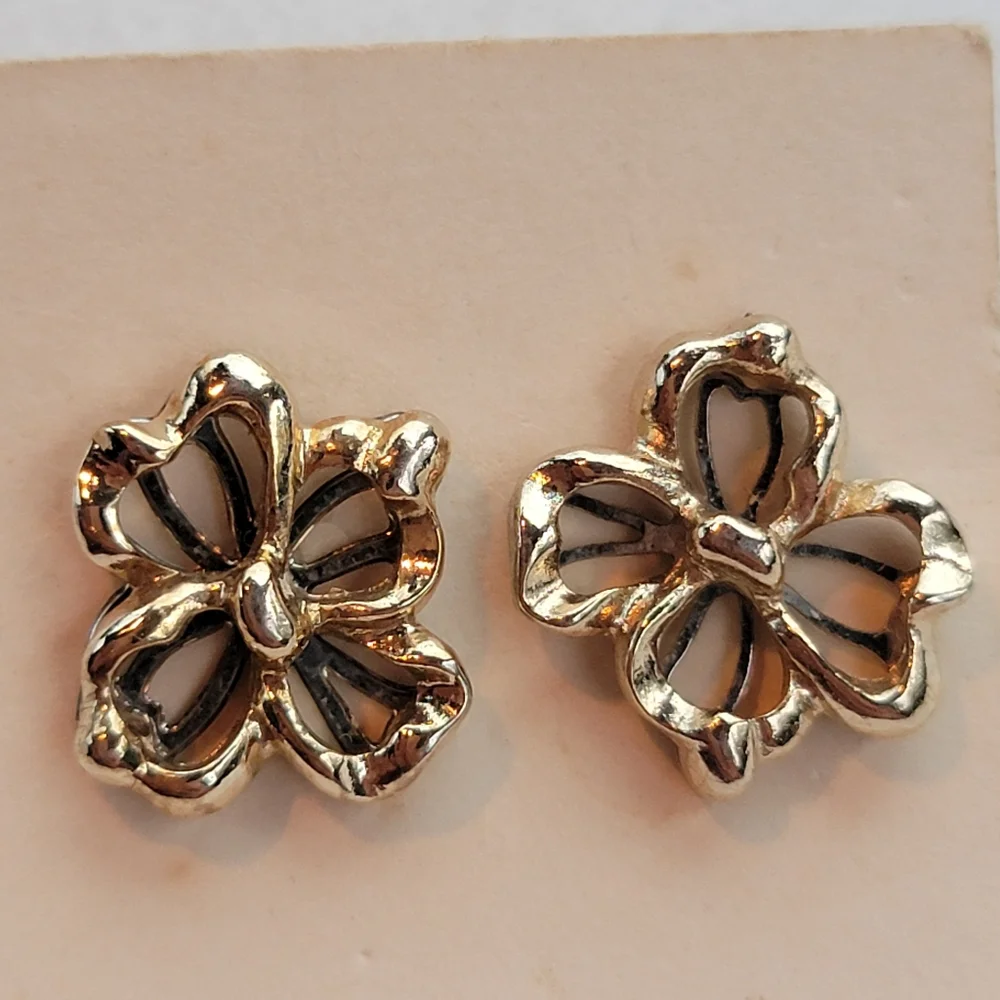 Avon vintage dogwood