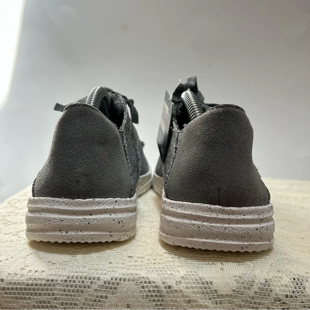 Skechers brand size